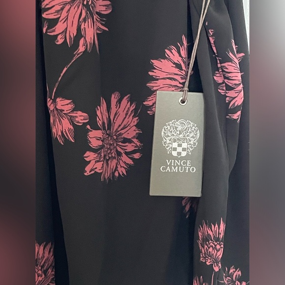 NWT Vince Camuto floral pattern, sleeveless top with button keyhole; Size L - Picture 9 of 11